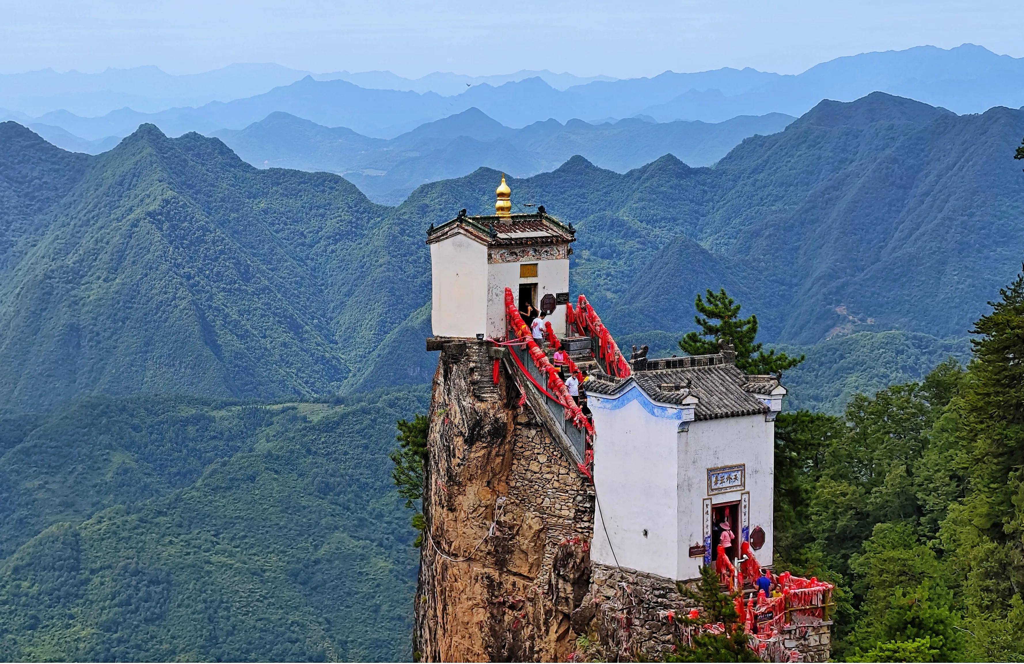 陕西镇安：向云端 去塔云山避暑